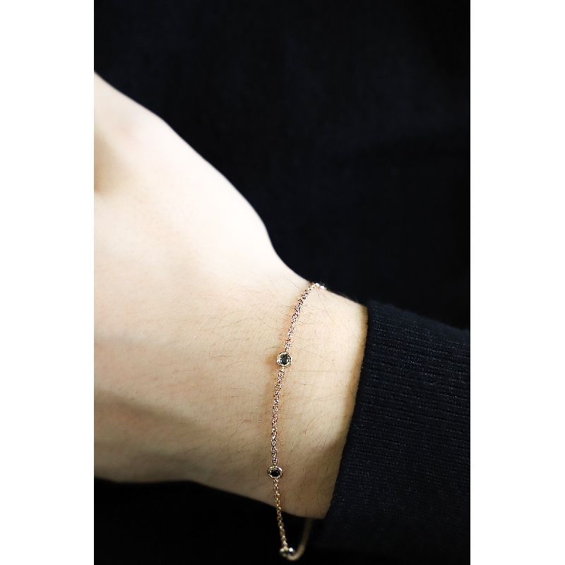 Pulsera de oro rosa de 18k con diamantes negros Pulsera de oro rosa de 18k con diamantes negros