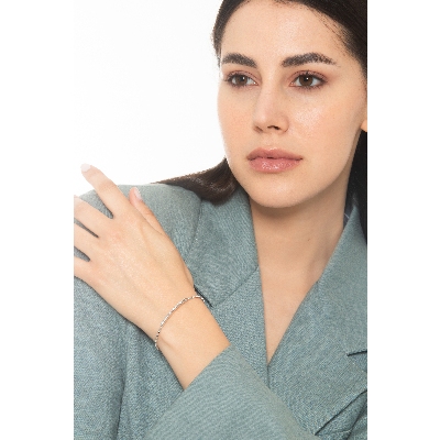 Brazalete rígido en oro blanco con diamantes