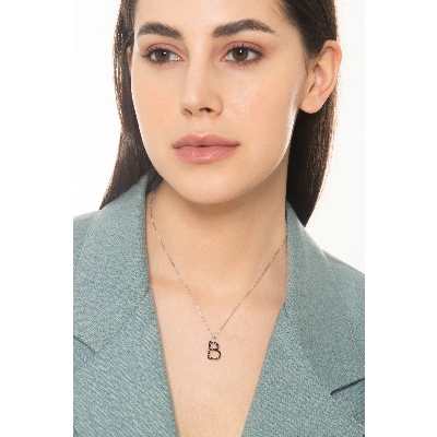 Collar de oro blanco de 18 quilates con colgante letra B grabada y diamantes negros