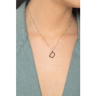 Collar con initial D de oro blanco y diamantes negros