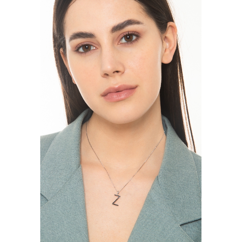Collar con diamantes negros en oro blanco de 18k letra Z Collar con diamantes negros en oro blanco de 18k letra Z