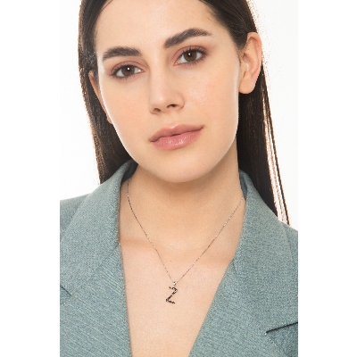 Collar con diamantes negros en oro blanco de 18k letra Z
