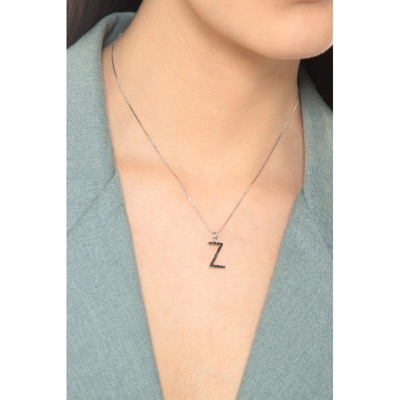 Collar con diamantes negros en oro blanco de 18k letra Z Collar con diamantes negros en oro blanco de 18k letra Z