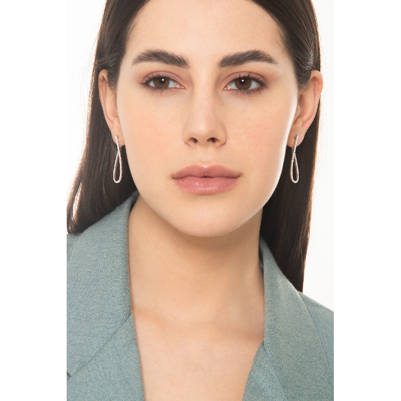 Pendientes ovalados alargados en oro blanco de 18k con diamantes Pendientes ovalados alargados en oro blanco de 18k con diamantes