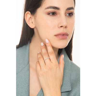 Anillo cuadrado en oro blanco 18k con diamantes