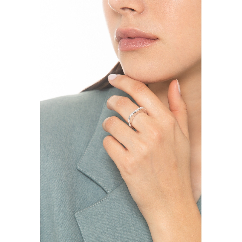 Anillo cuadrado en oro blanco 18k con diamantes