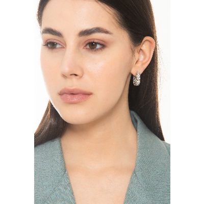 Pendientes de aro en oro blanco 18k con efecto red y diamantes