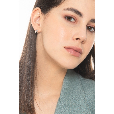 Pendientes en oro blanco 18k con circonitas en forma de perrito