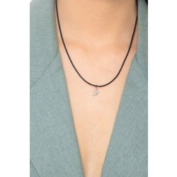 Colgante de perrito en oro blanco de 18k con zircones 2