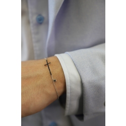Pulsera hombre cruz de oro blanco 18k y diamantes negros 2