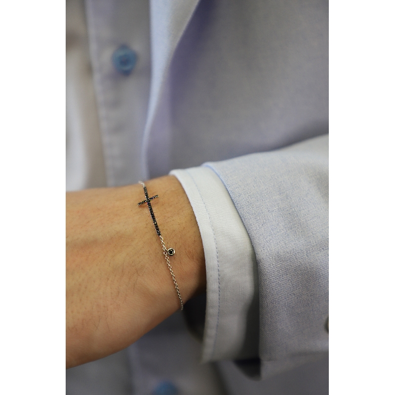 Pulsera hombre cruz de oro blanco 18k y diamantes negros