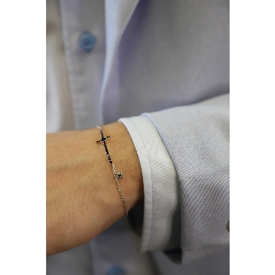 Pulsera hombre cruz de oro blanco 18k y diamantes negros