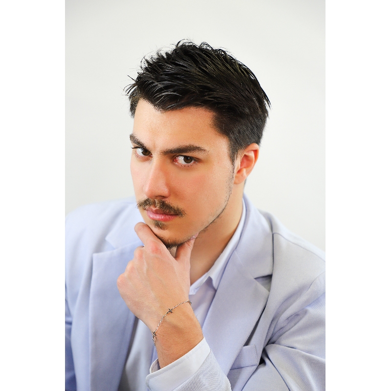 Pulsera de oro blanco de 18 quilates con cruces y diamantes negros Pulsera de oro blanco de 18 quilates con cruces y diamantes negros