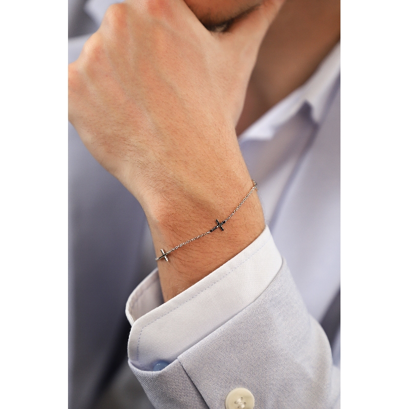 Pulsera de oro blanco de 18 quilates con cruces y diamantes negros Pulsera de oro blanco de 18 quilates con cruces y diamantes negros