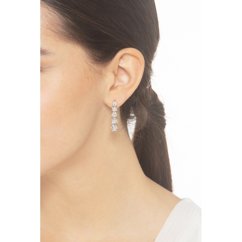 Pendientes en oro blanco de 18k con 5 flores Pendientes en oro blanco de 18k con 5 flores
