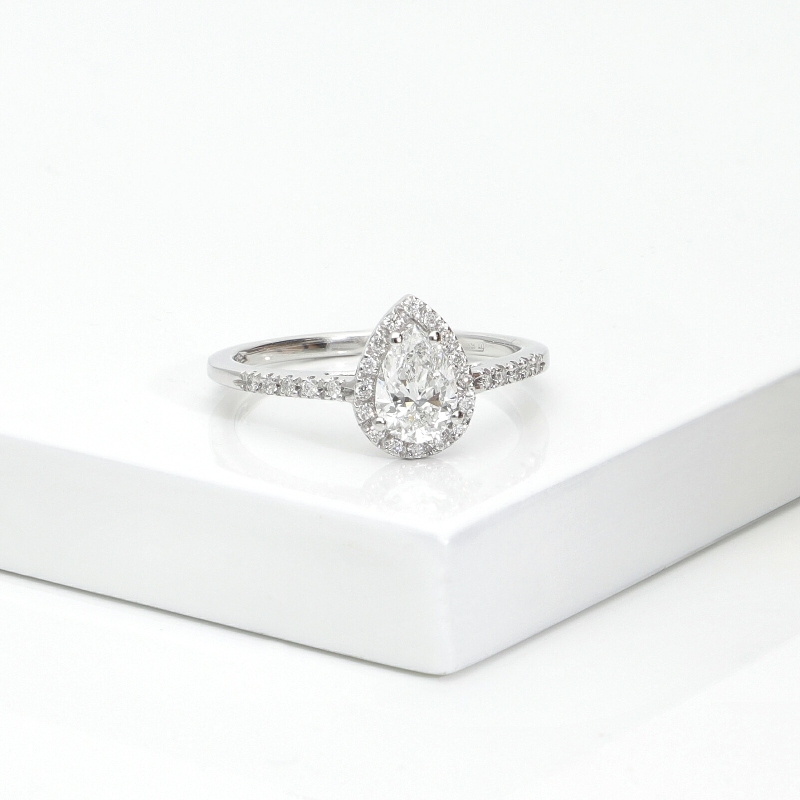 Anillo con diamante corte gota 0,70 ct GIA en oro blanco 18k Anillo con diamante corte gota 0,70 ct GIA en oro blanco 18k