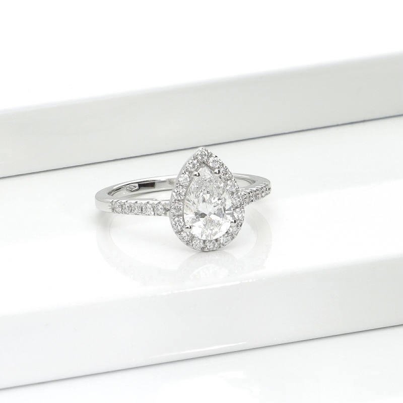 Anillo con diamante lagrima 1,00 ct GIA en oro blanco 18k Anillo con diamante lagrima 1,00 ct GIA en oro blanco 18k