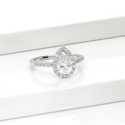 Anillo con diamante lagrima 1,00 ct GIA en oro blanco 18k