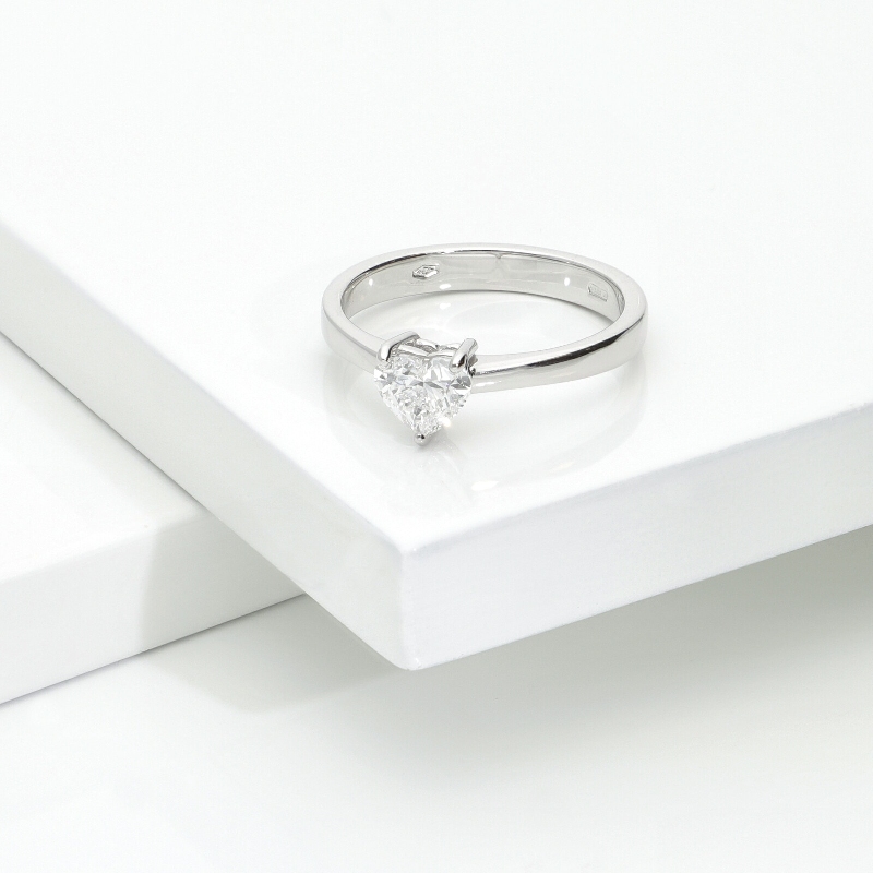 Anillo diamante corte corazón 0,70 ct GIA en oro blanco 750 Anillo diamante corte corazón 0,70 ct GIA en oro blanco 750