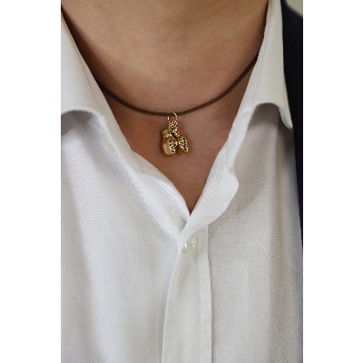 Colgante de guantes de boxeo en oro amarillo y blanco 18k, 1,50 cm.