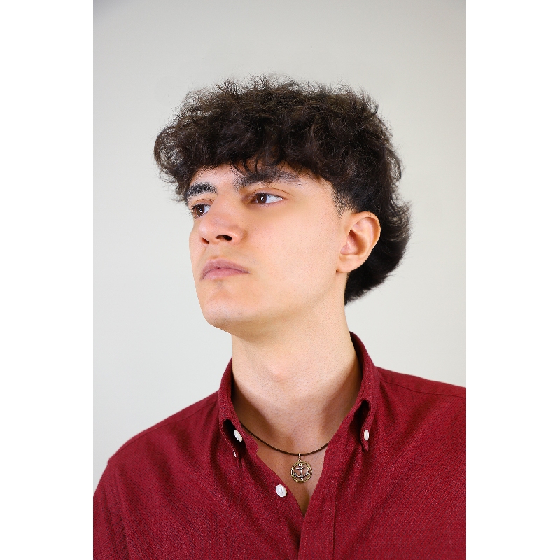 Colgante Rosa de los Vientos y ancla en oro blanco y amarillo 18k