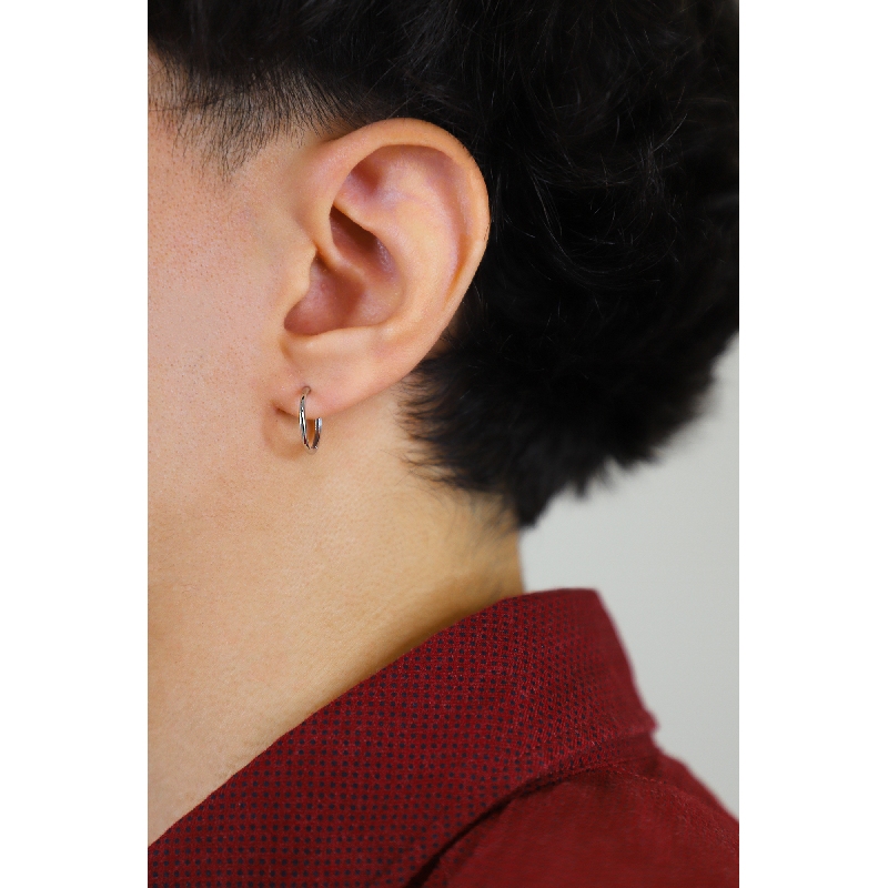 Aros en oro blanco 18k con un diámetro 1,40 cm