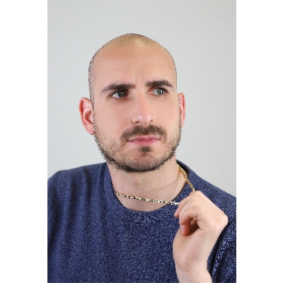 Collar en oro amarillo y blanco con motivos de tornillo