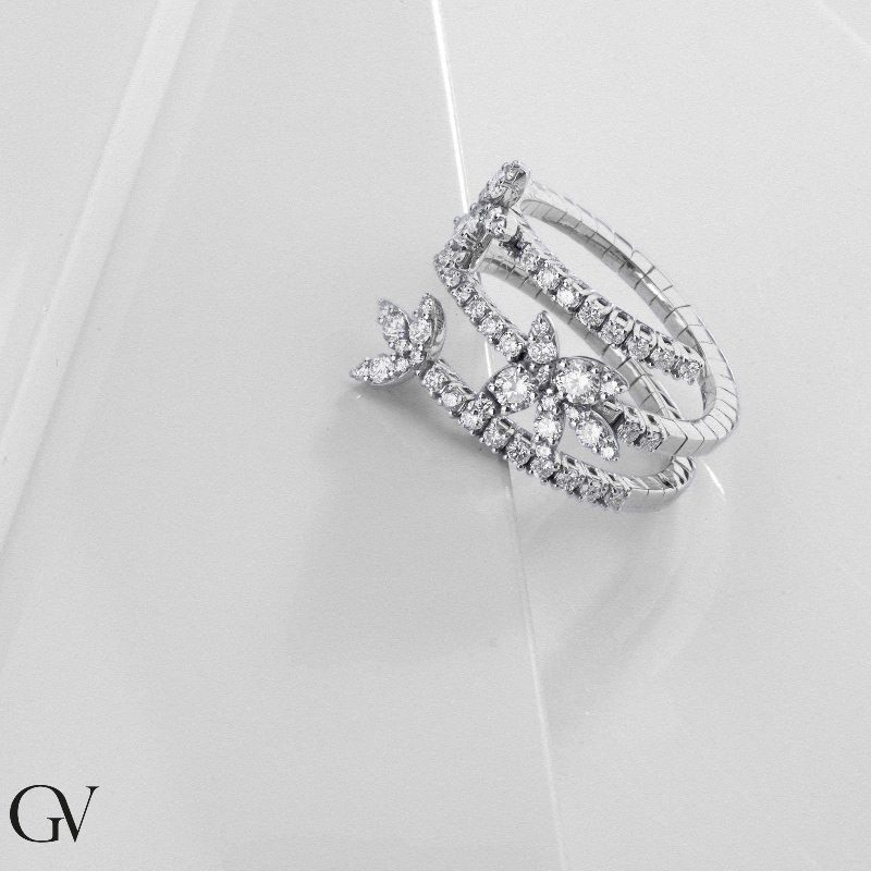 Anillo de banda 3 vueltas en oro blanco 18k con diamantes Anillo de banda 3 vueltas en oro blanco 18k con diamantes