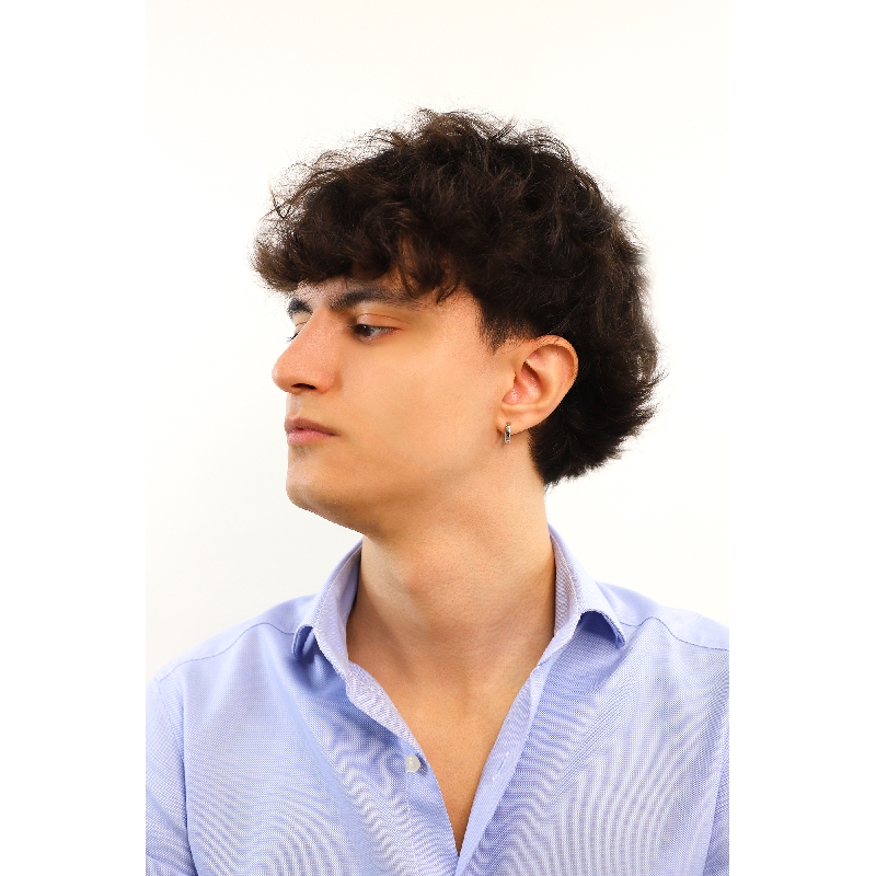 Pendiente individual para hombre en oro blanco 18k