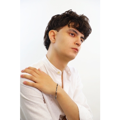 Brazalete tenis en oro blanco 18k con diamantes negros y diamantes