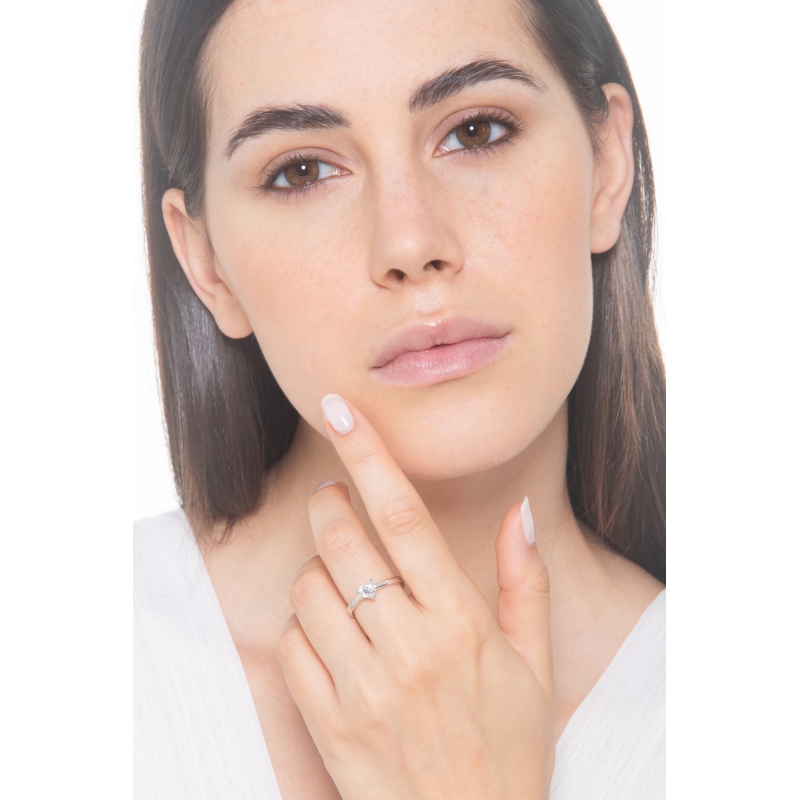 Anillo diamante corte corazón 0,70 ct GIA en oro blanco 750 Anillo diamante corte corazón 0,70 ct GIA en oro blanco 750