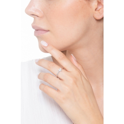 Anillo diamante corte corazón 0,70 ct GIA en oro blanco 750