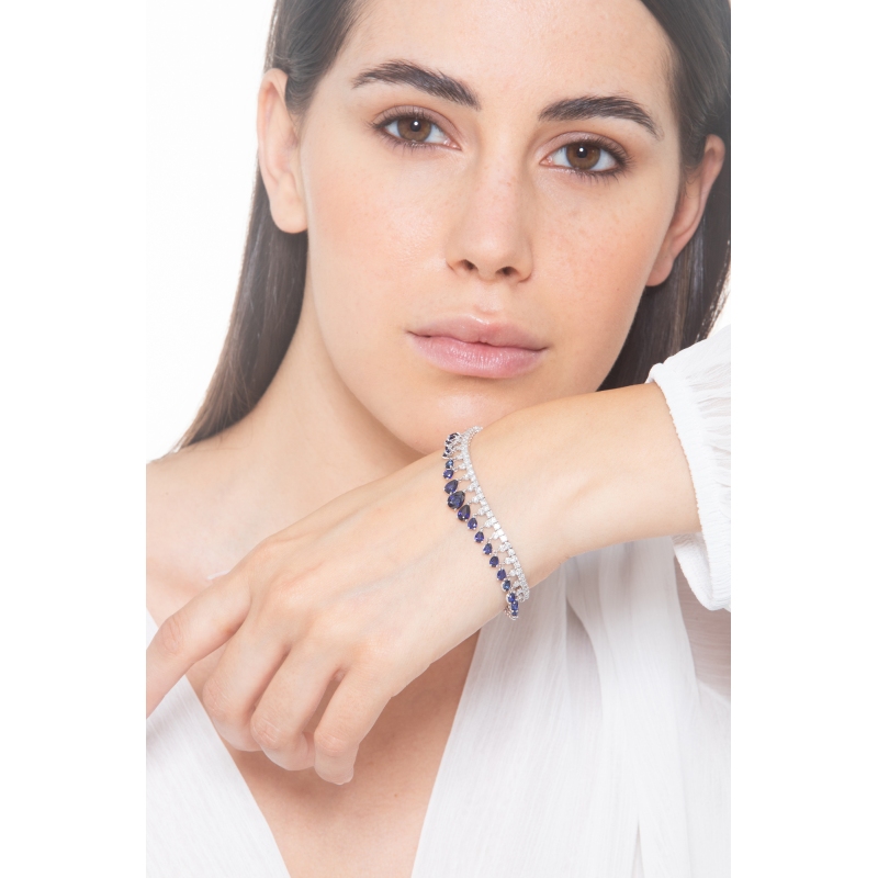 Brazalete fantasia en oro blanco 750 con zafiros azules y diamantes Brazalete fantasia en oro blanco 750 con zafiros azules y diamantes