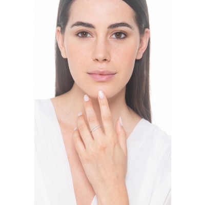 Anillo Tu y Yo en oro blanco de 18k con diamantes.