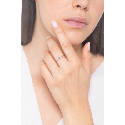 Anillo solitario en oro blanco 18k con diamante 0,04 ct