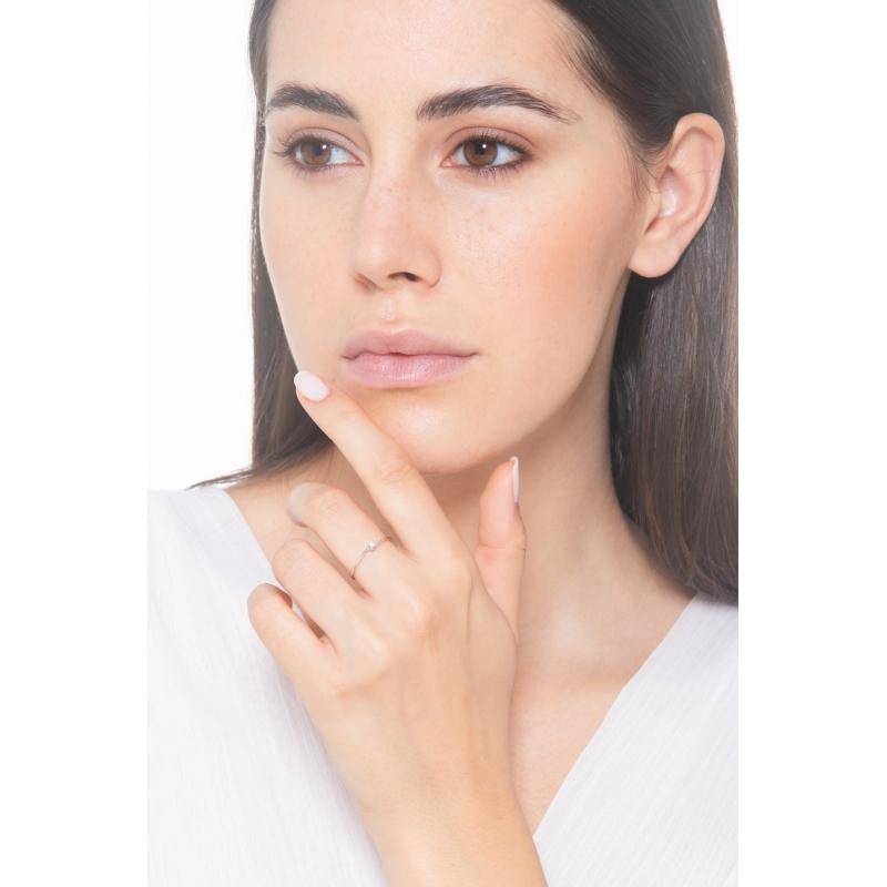 Anillo solitario en oro blanco de 18 quilates con 0.04 ct diamante Anillo solitario en oro blanco de 18 quilates con 0.04 ct diamante