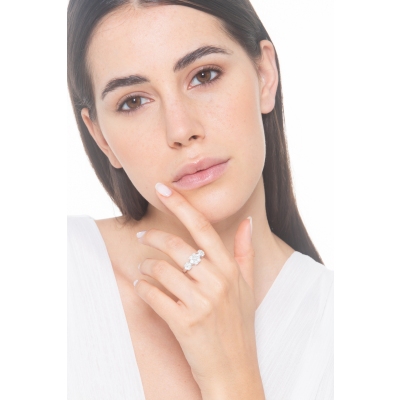 Anillo trilogy illusion en oro blanco 18k con diamantes