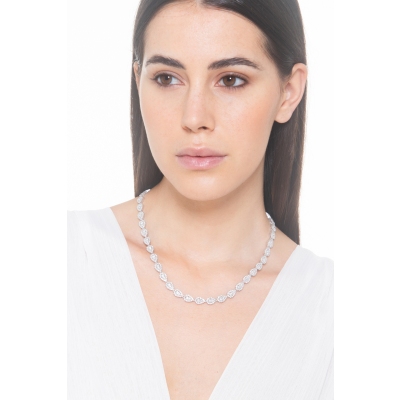 Gargantilla fantasia en oro blanco de 18k con diamantes