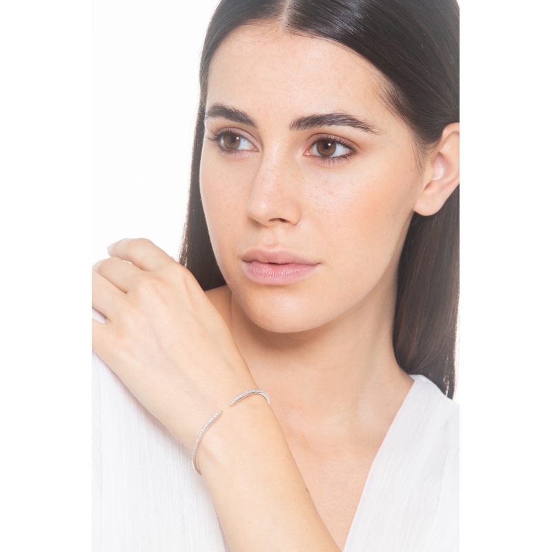 Pulsera semirrígida en oro blanco de 18 quilates con diamantes