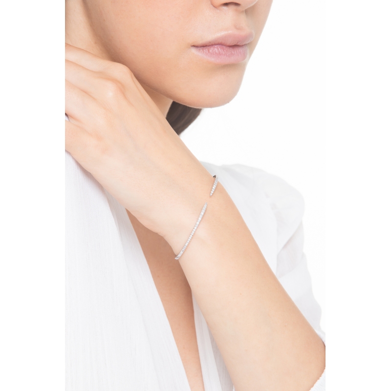 Pulsera semirrígida en oro blanco de 18 quilates con diamantes