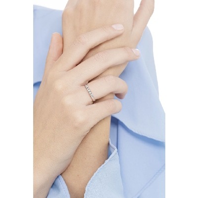 Sortija de boda en oro blanco de 18 kilates con 5 diamantes 