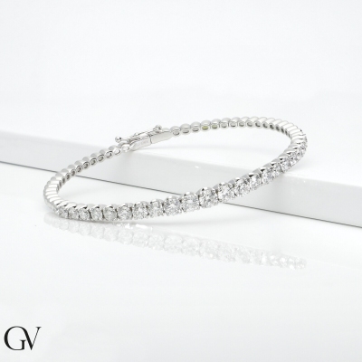 Pulsera semirrígida de oro blanco de 18 quilates con diamantes