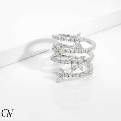 Anillo de resorte en espiral con diamantes