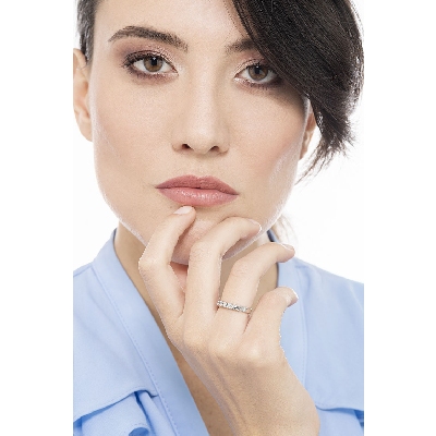 Anillo con 5 diamantes 0,35 quilates en oro blanco de 18 kilates