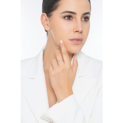 Anillo de oro blanco18 quilates con una gran mariposa en diamantes