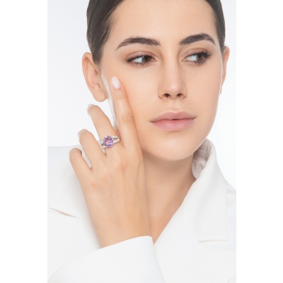 Anillo de banda en oro blanco 18 quilates con amatista y diamantes