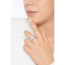 Anillo elástico en oro blanco de 18 quilates con placa central en pavé de diamantes 2