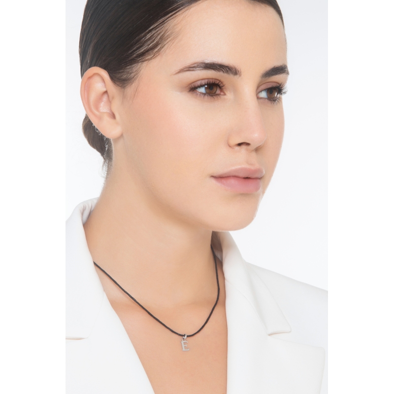 Colgante con la letra inicial E en mayúsculas oro blanco de 18k Colgante con la letra inicial E en mayúsculas oro blanco de 18k