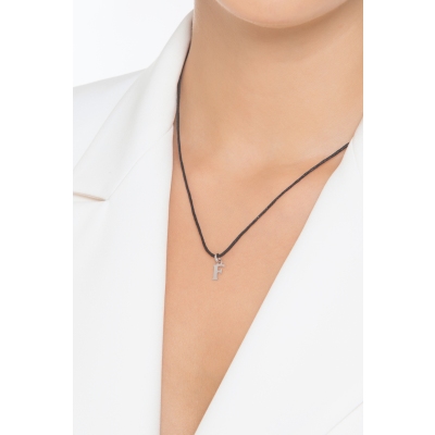 Colgante con inicial F oro blanco 18 quilates