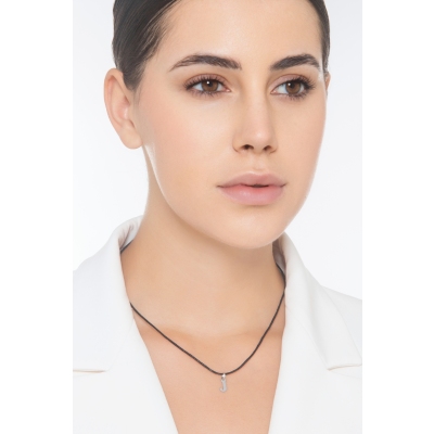 Colgante con inicial J oro blanco 18 quilates